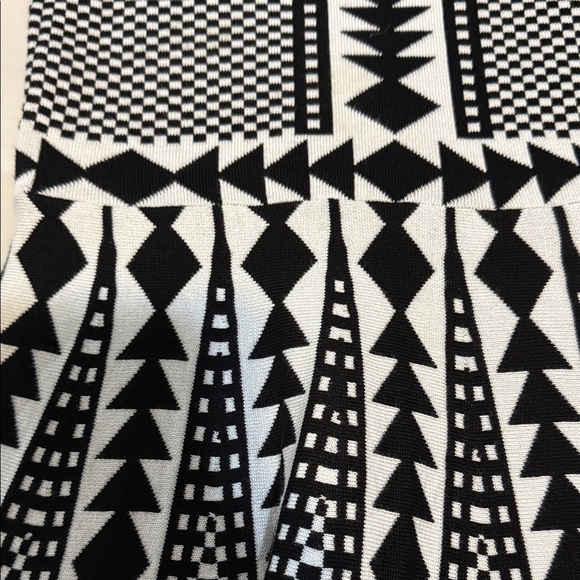 Nina Leonard Black and White Geometric Print Fit & Flare Sweater Dress NWT - Picture 8 of 15